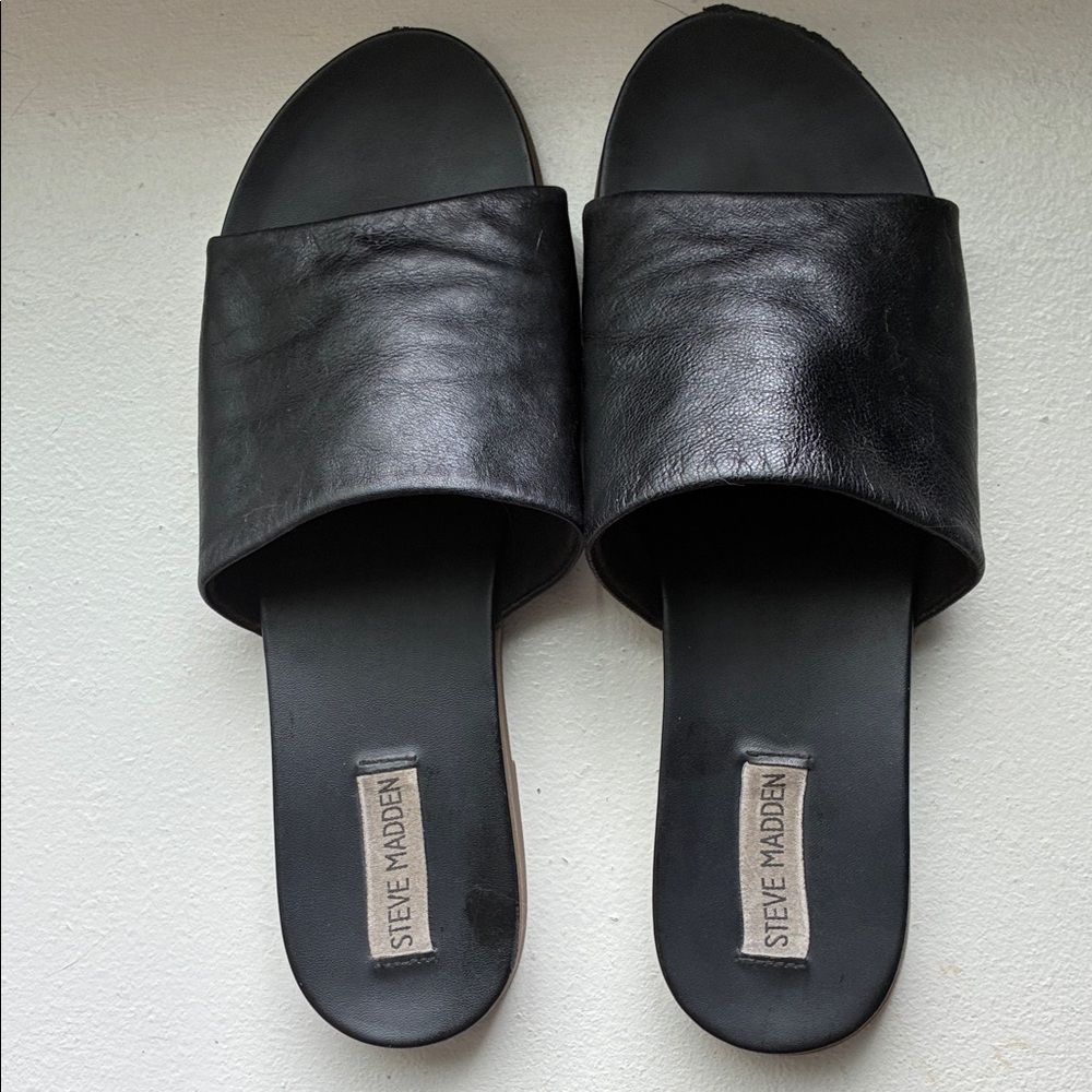 Steve Madden Karolyn Black Wide-Band Leather Slide Sandals